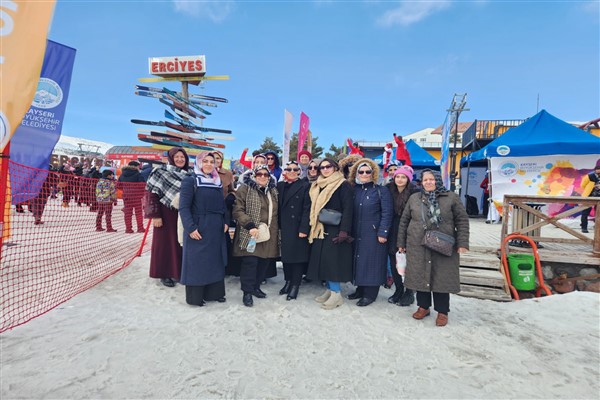Erciyes’e hiç çıkma şansı olmamış 60 kişi Erciyes Kayak Merkezi'ni ziyaret etti
