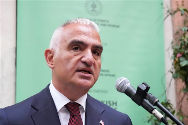 Bakan Ersoy, Mevlüt Çavuşoğlu’na taziye ziyareti gerçekleştirdi