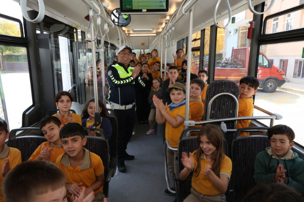 Konya’da Nezaket Otobüsü ile 2 bin 220 öğrenciye trafik eğitimi verildi