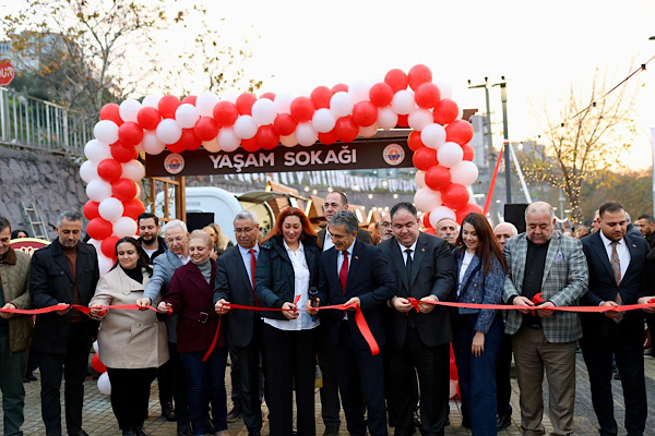Gemlik’te Yaşam Sokağı hizmete açıldı