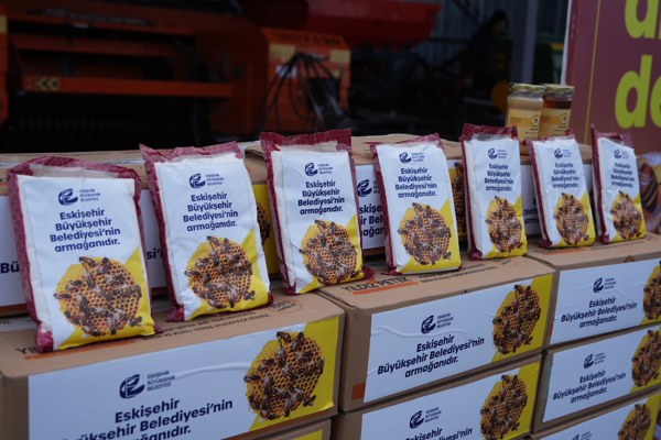 Eskişehir Büyükşehir Belediyesi'nden arı yetiştiricilerine destek