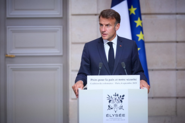 Macron, Umman Sultanı Majesteleri Heysem bin Tarık’ı Fransa’da ağırladı