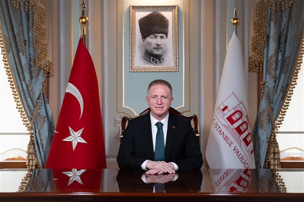 Vali Gül, Esenyurt'taki kazada yaralanan vatandaşları hastanede ziyare etti