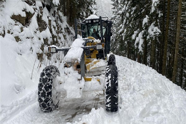 Trabzon’da kar nedeniyle 70 mahalle yolu ulaşıma kapandı