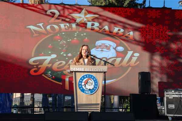 Başkan Vekili Özdemir, Noel Baba Festivali’ne katıldı 