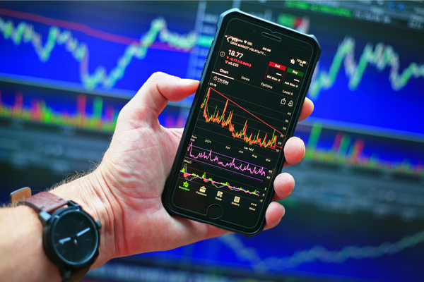 Altın, gümüş ve Nasdaq'ta baskı sürüyor
