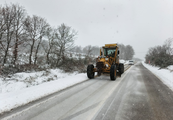 Gemlik'te karla mücadele çalışmaları devam ediyor