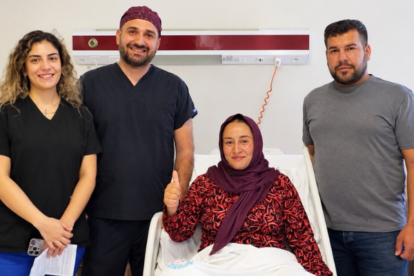 Şanlıurfa’da 12 santimetrelik kistik kitle robotik cerrahiyle çıkarıldı