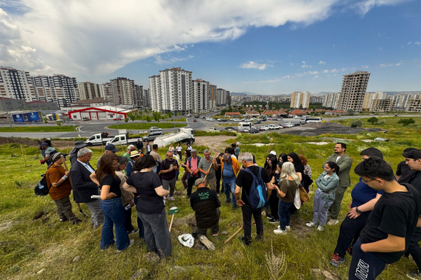 Kayseri'de 300 fidan toprakla buluştu