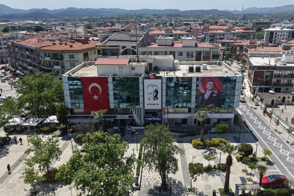 Menderes Belediyesi'nden kamuoyuna açıklama: Eski duyuru yeni soruşturmayla ilgili değil