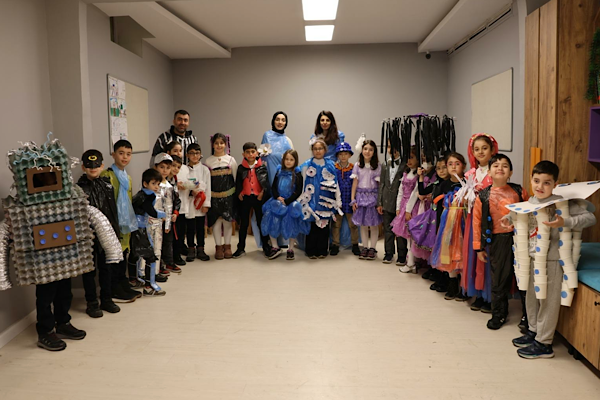 Ümraniye'de geri dönüşüm temalı moda defilesi