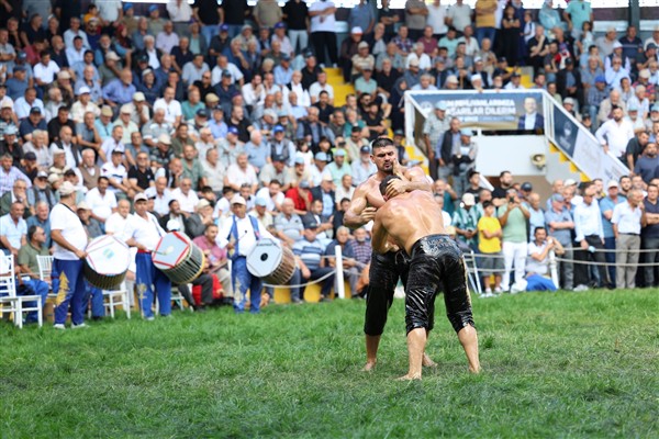 İshakçılar’da başpehlivan Orhan Okulu oldu