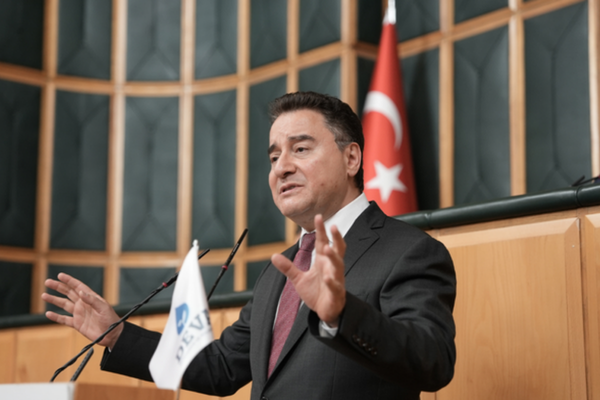 Babacan: Bütçeden en büyük payı artık faiz bakanlığı alıyor