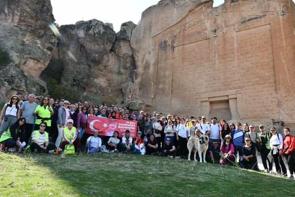 Cumhuriyet coşkusu Frig Vadisi’nde doğa yürüyüşüyle yaşandı