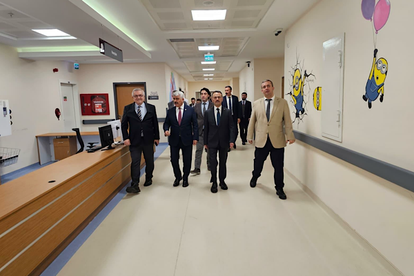 Vali Aktaş’tan Gölcük’te sağlık kurumlarına ziyaret