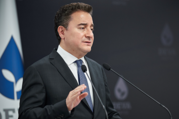 Babacan'dan Arca Çorum FK için tebrik mesajı