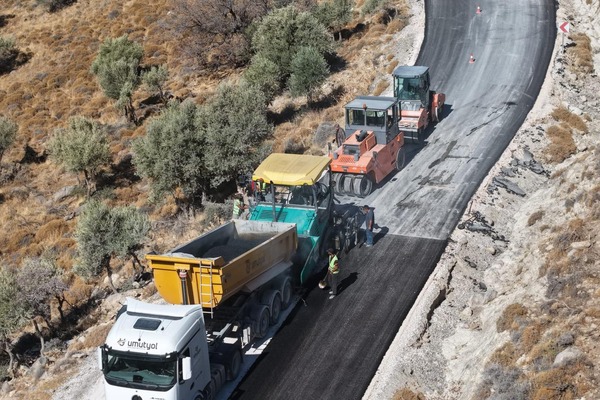 İzmir’in kuzeyinde yol yenileme çalışmaları sürüyor