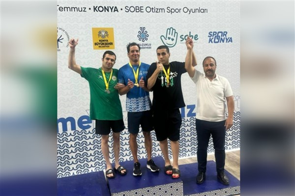 Milli yüzücü Ali Şirolu'dan Türkiye birinciliği