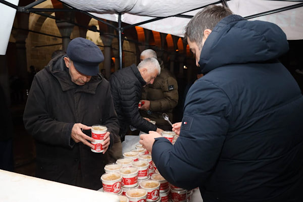 İzmit'te Çanakkale şehitleri için helva ikramı