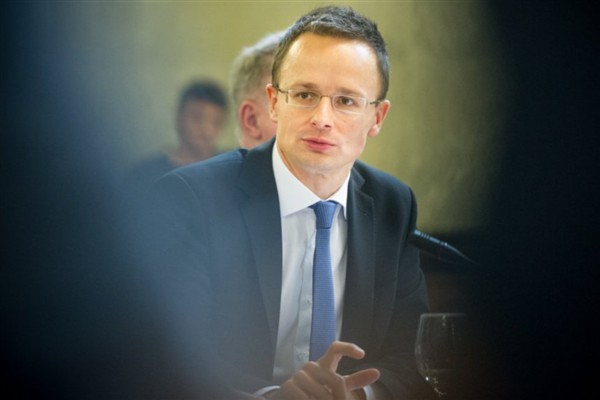 Szijjarto: Bağlayıcı AB kurallarına uyulmasını talep ediyoruz