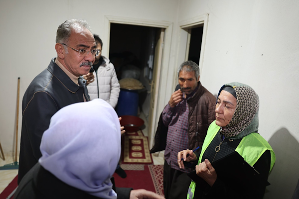 Başkan Kuş,  Eyyübiye'de haneleri ziyaret etti