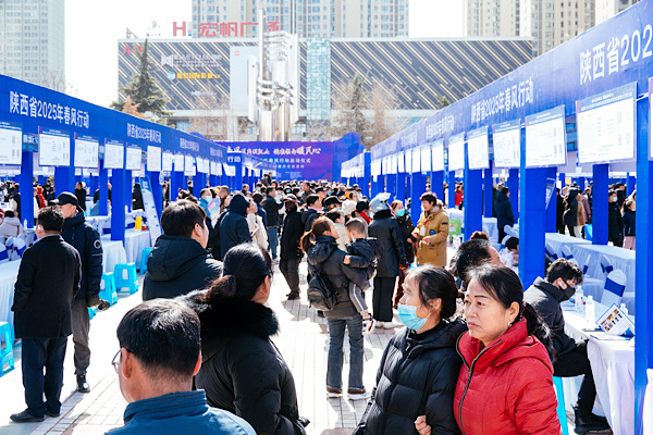 Çin'de yılın ilk çeyreğinde 2 milyon 990 bin kişiye is olanağı sağlandı