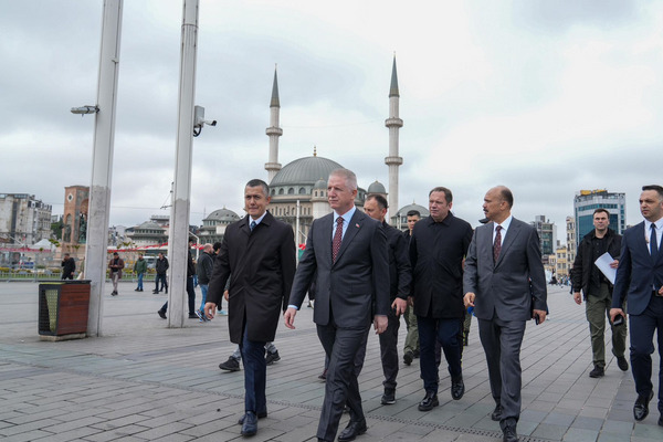 İstanbul Valisi Gül, Fatih'te incelemelerde bulundu