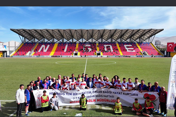 Futbolun Yıldızları Niğde’de Veteran takımıyla karşılaştı