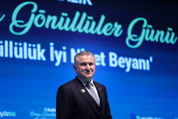 Bakan Bak'tan, Aziz Yıldırım için tebrik mesajı