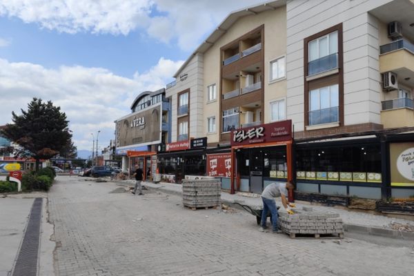 Yenişehir’de tahrip olan parkeler yenileniyor