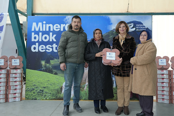 İnönü’de 133 üreticiye 10 bin 824 kilogram mineral blok desteği
