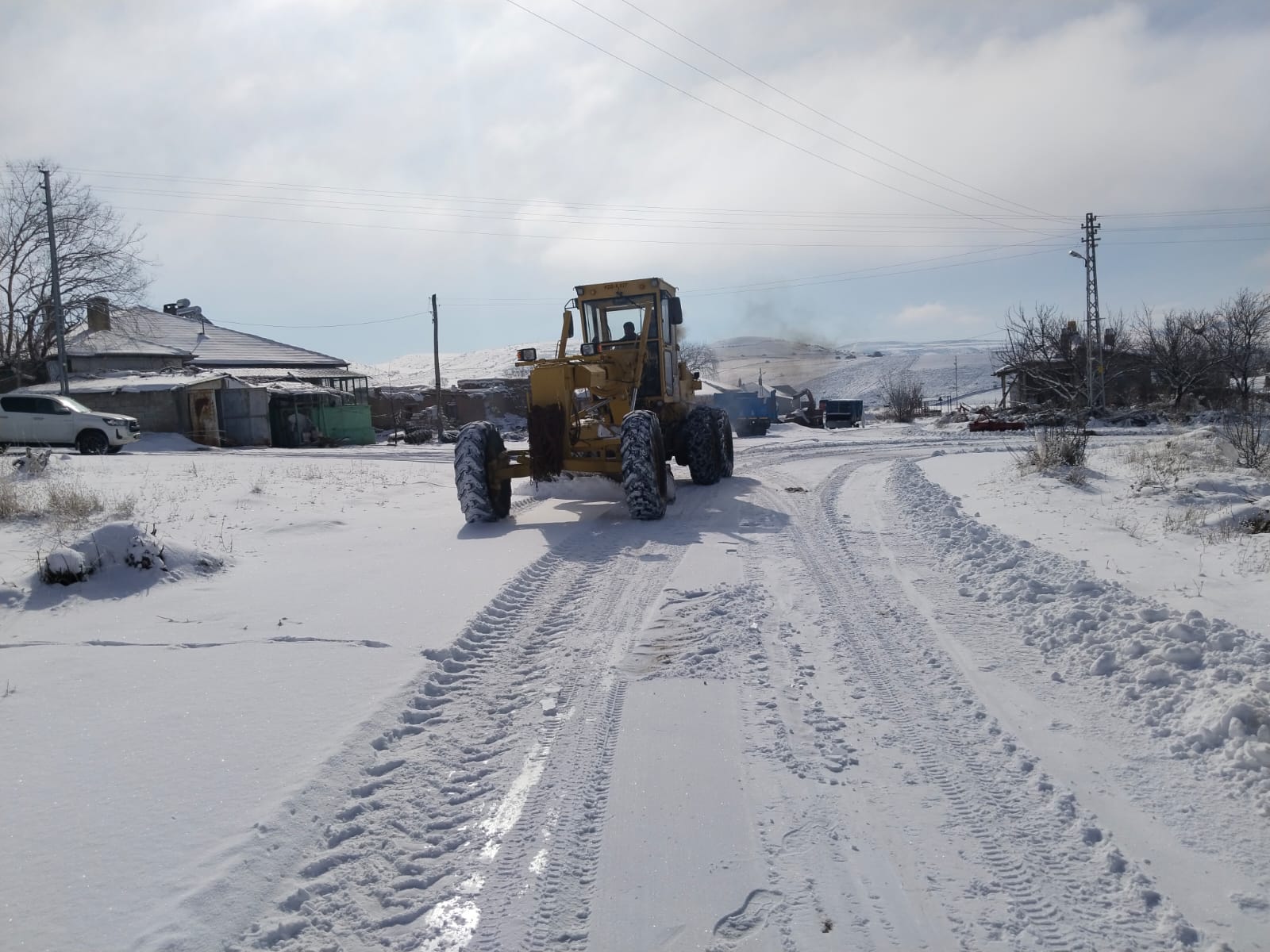Kayseri'de yoğun tipi nedeniyle kapanan 273 mahalle yolu ulaşıma açıldı