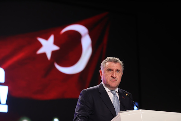 Bakan Bak’tan Avrupa Şampiyonu millî sporculara tebrik