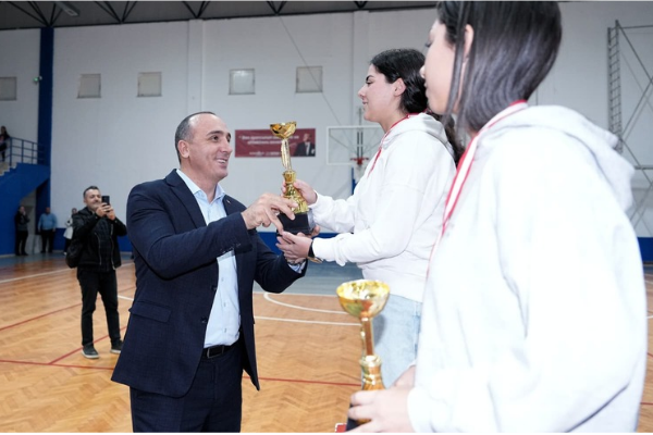 Konyaaltı’nda Cumhuriyet Bayramı Tenis Turnuvası’nda 10 çocuk şampiyon oldu