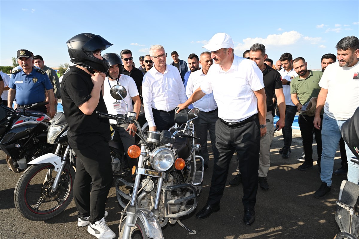 Vali Canalp, Sürücü Akademisi’nde incelemelerde bulundu