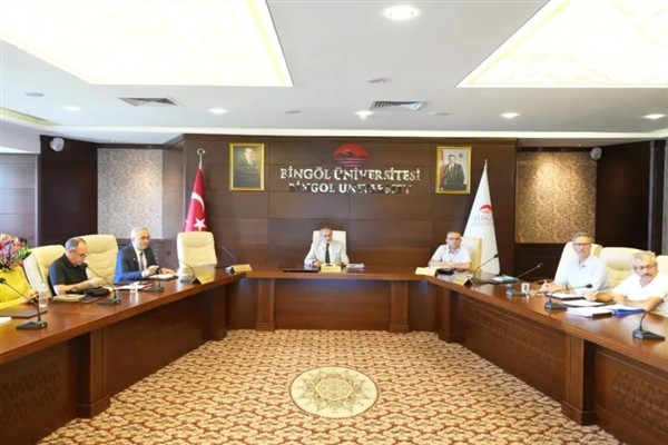 Prof. Dr. Çelik, araştırma ve uygulama merkezlerinin müdürleriyle görüştü 