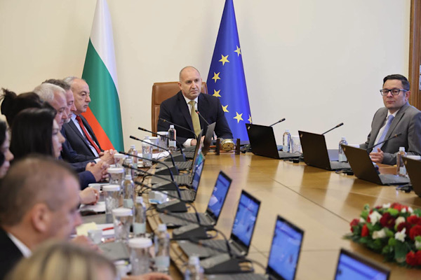 Radev: Kumar reklamlarına neredeyse tam bir yasak getiriyoruz