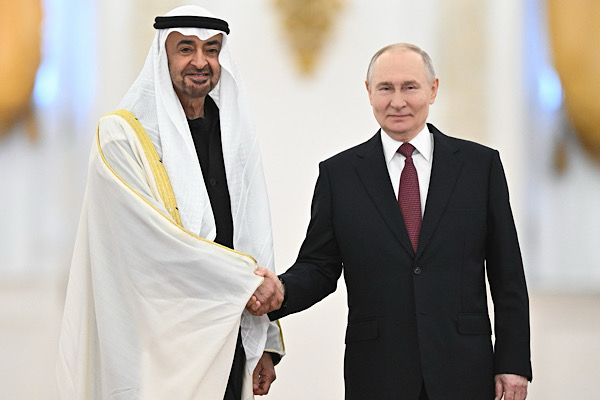 Putin ve Al Nahyan Kremlin’de bir araya geldi