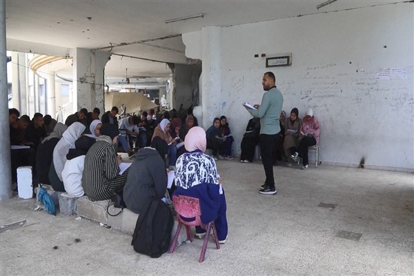 Gazze’de eğitim savaşın gölgesinde sürdürülüyor