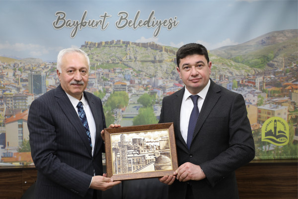 Azerbaycan Kars Başkonsolosu Aliyev'den Bayburt Belediyesi'ne ziyaret