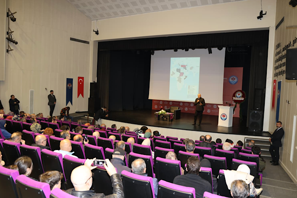 Mete Yarar’dan Trabzon’da “Yeni Dünya Düzeni” analizi