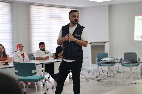 Antalya Büyükşehir Belediyesi’nden siber güvenlik eğitimi