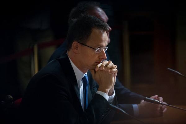 Szijjarto: Rutte, barış müzakerelerine fiilen arkadan hançer vurdu