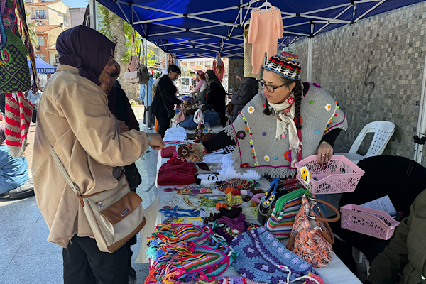Gölcük’te 2. geleneksel örgü şöleni başladı