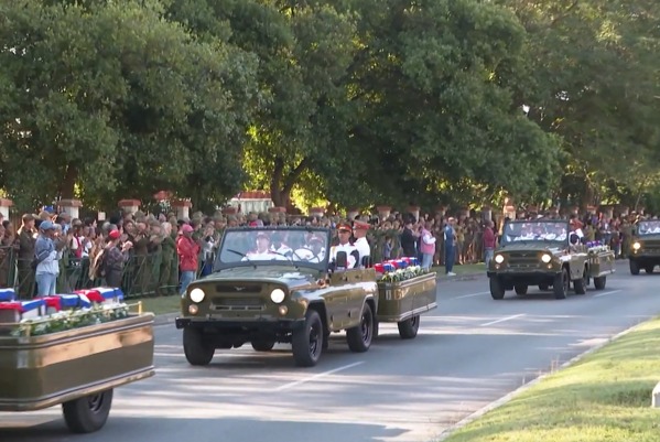 Küba, Venezuela operasyonunda ölen askerlerin naaşını törenle karşıladı