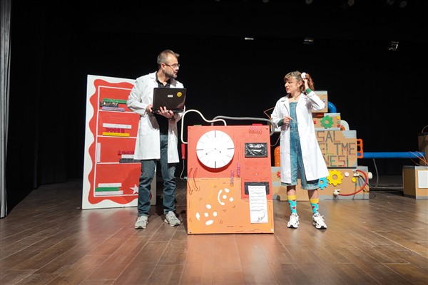 Isparta Belediyesi Şehir Tiyatroları çocuklarla buluştu