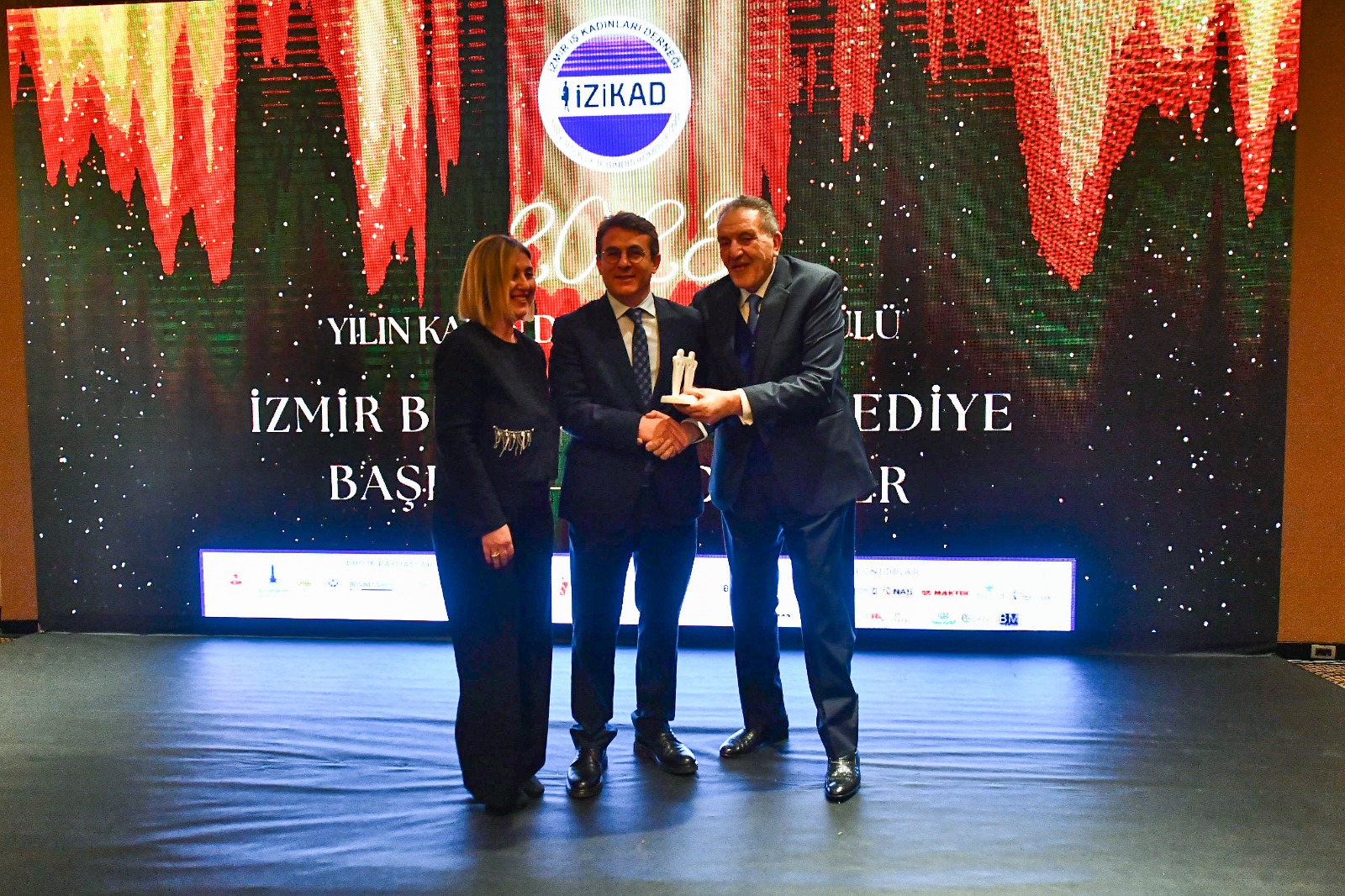 İZİKAD'dan İzmir'e 2023 Yılı Kadın Dostu Kent Ödülü