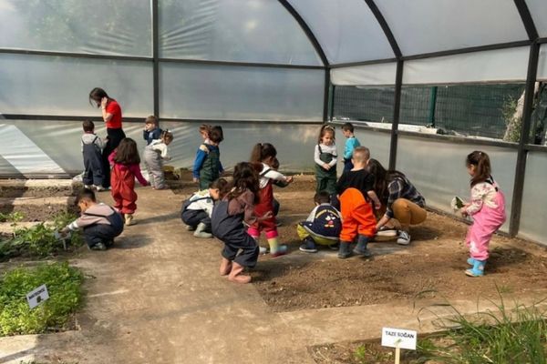 Konyaaltı’nda çocuklar tohumları toprakla buluşturdu