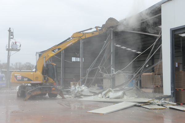 Nilüfer’de üç kaçak yapı yıkıldı