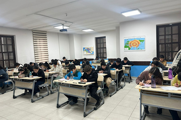 Malatya’da eğitim merkezlerindeki deneme sınavına bin 350 öğrenci katıldı